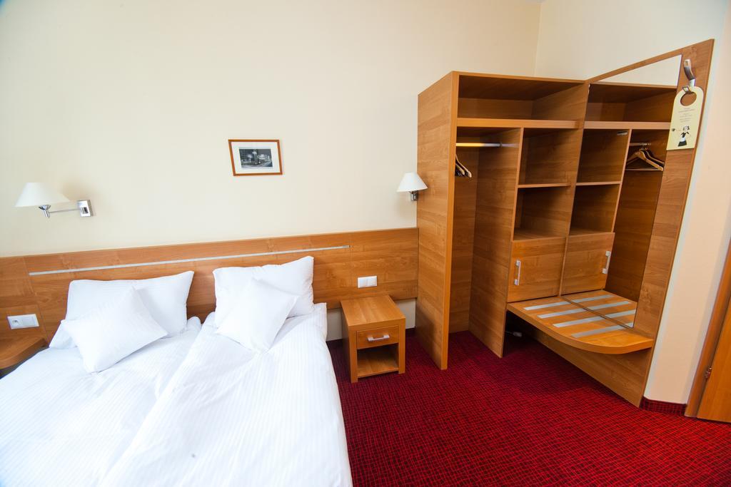 Hotel Malinowski Business Gliwice Buitenkant foto