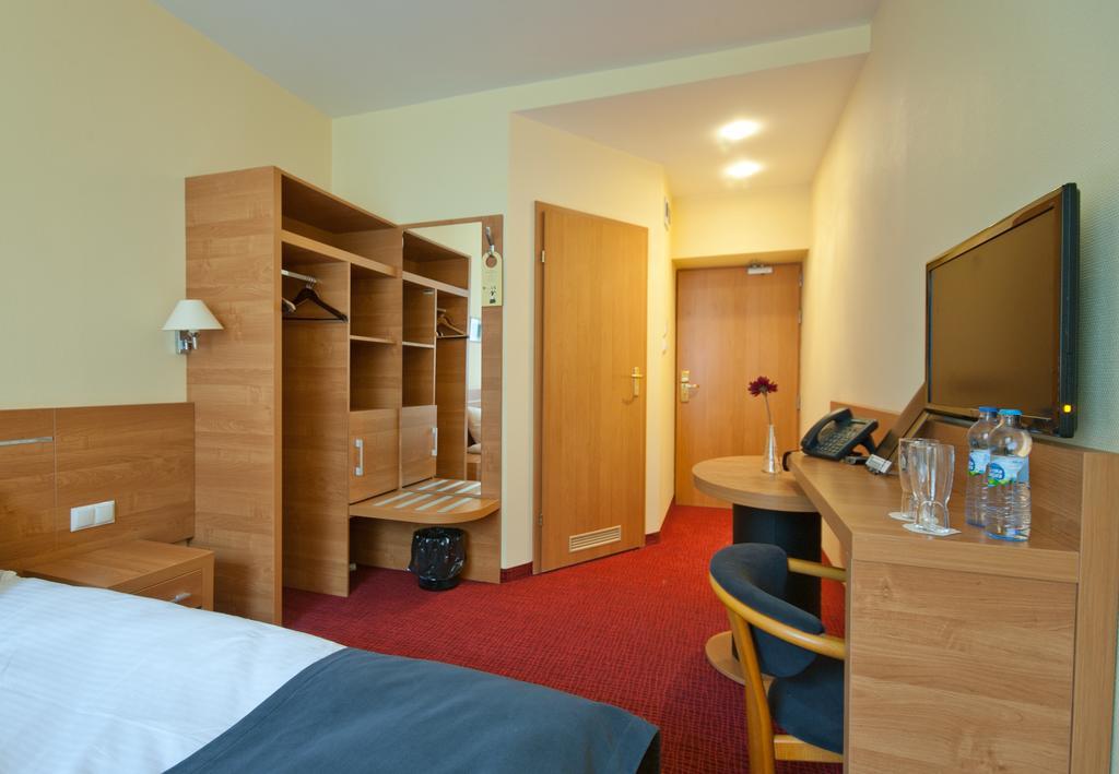 Hotel Malinowski Business Gliwice Buitenkant foto